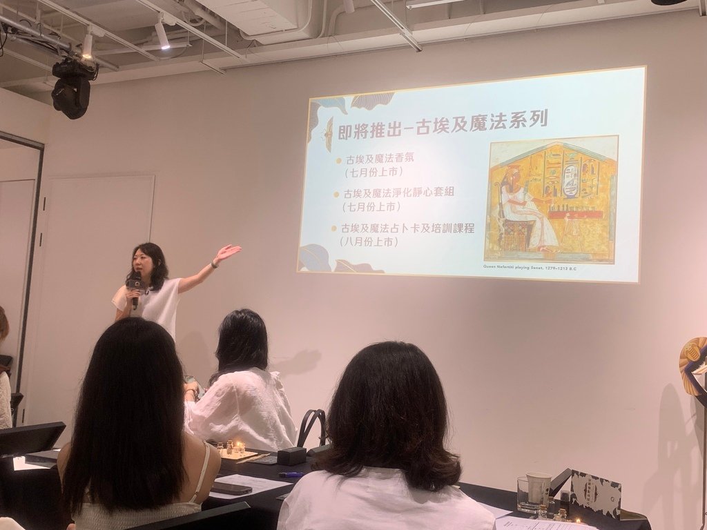 【居家保養臉部肌膚】人本肌粹黑膜法石墨烯修護面膜＋黑魔瓶超導修護凝乳，給身心靈療癒與放鬆！