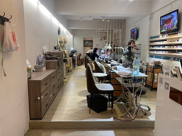 【布拉藝術美甲】台北行天宮中山區專業指甲凝膠、手部光療、手足