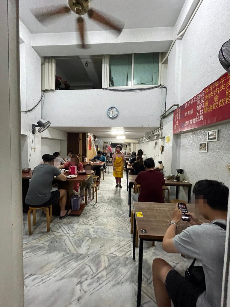 台南麵店【香香小吃】學生最愛成大學區好店，平價份量多，燙青菜