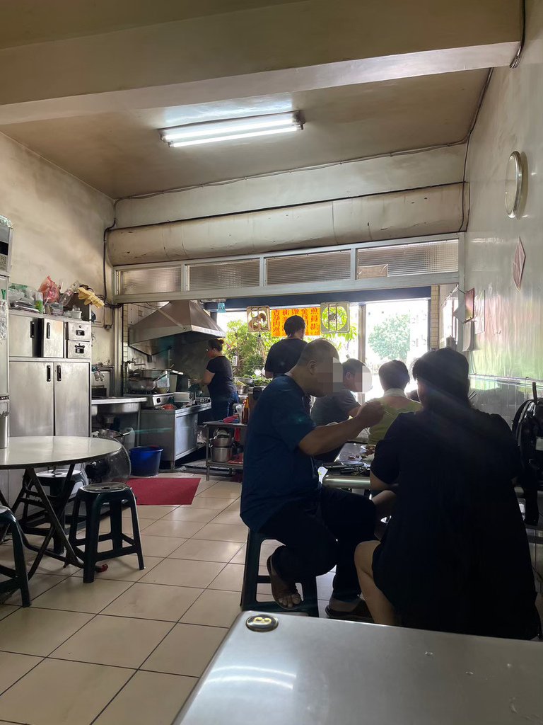 台南平價小餐館～久昌飯店，肉滿滿的香菇肉飯，美味家常菜筍絲炒