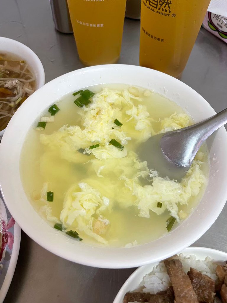 台南平價小餐館～久昌飯店，肉滿滿的香菇肉飯，美味家常菜筍絲炒