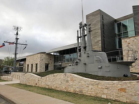 front-of-pacific-war-museum.jpg