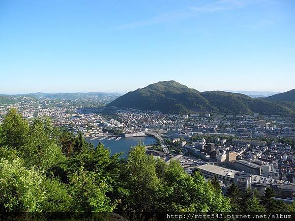 搭乘纜車登上佛洛伊恩山，俯瞰卑爾根市容 (6).JPG