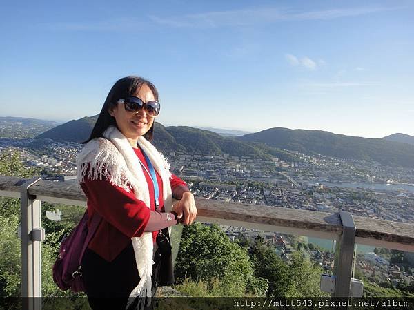 搭乘纜車登上佛洛伊恩山，俯瞰卑爾根市容 (7).JPG