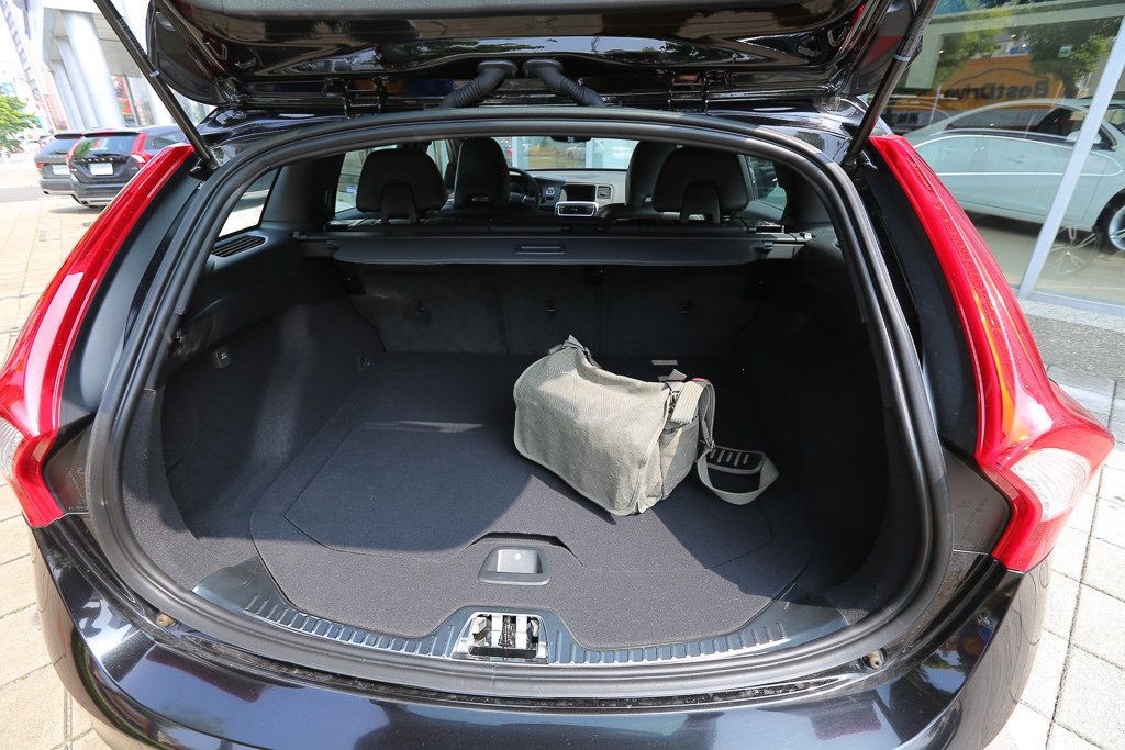 Volvo V60-T5-R-design1-2 (10 - 10)