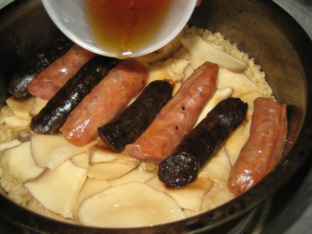 【健康養生飲食—上班族食譜】杏鮑菇臘味飯&amp;黑木耳香菇雞湯 ~~用電鍋輕易蒸出超好吃ㄉ港式好味道 (上班族拿手菜簡易食譜)