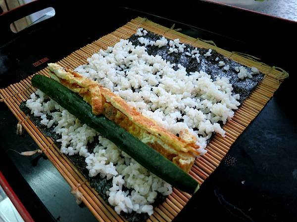 【健康養生飲食—台灣金針標章食譜】金針一菜二樣:涼拌金針雞絲&amp;金針雞絲壽司捲.如何使用竹簾捲壽司?(輕食自己DIY)(上班族拿手菜簡易食譜)