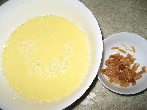 【飲食篇- 海鮮蒸蛋】:寒冬ㄉ冬天!!捧者熱熱ㄉ湯碗.吸入滿滿海裏來ㄉ香氣和著溫潤細膩的蒸蛋!保證~夠囉!!(上班族拿手菜蒸蛋簡易食譜)