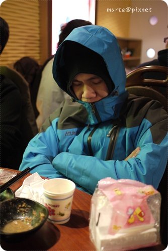 等餐等到睡著.JPG