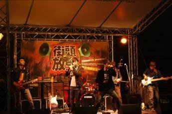集體弱智.jpg