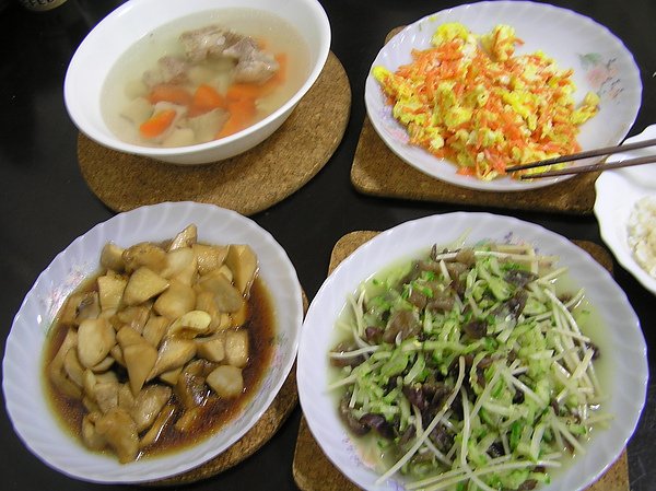 990802晚餐桌上其他的菜餚