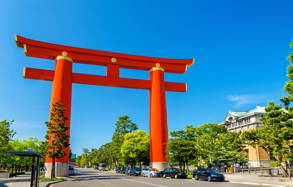 京都府平安神宮石造大鳥居高24.4公尺