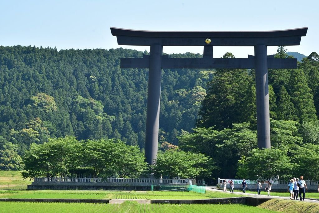 和歌山縣熊野本宮大社大斎原石造大鳥居34公尺