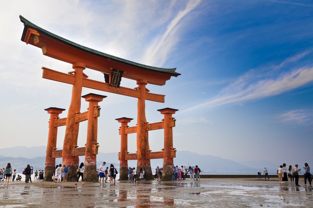 廣島縣嚴島神社木造大鳥居高16.6公尺