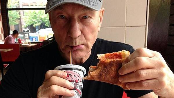 sir-patrick-stewart-pizza