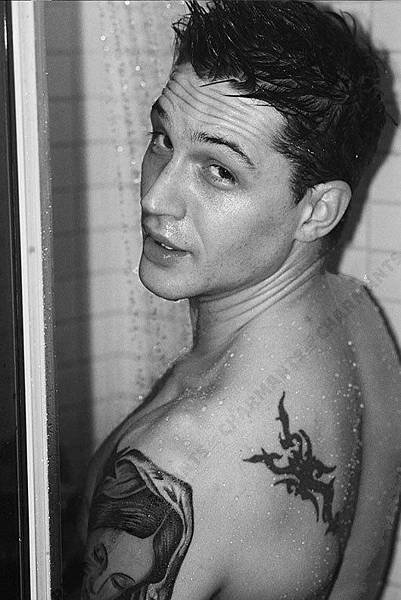 WHAT-A-BOD-MORE-NAKEDNESS-tom-hardy-10480200-530-795