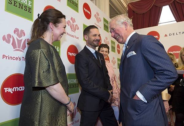 Tom-Olivia-Colman-Prince-Charles (1)