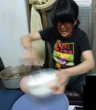 黑貓姐打蛋糕.JPG