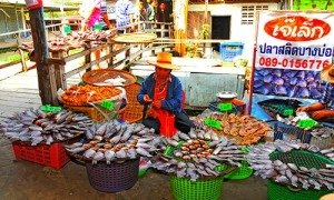 KlongSuanRoiPi-Floating-Market_06-300x180