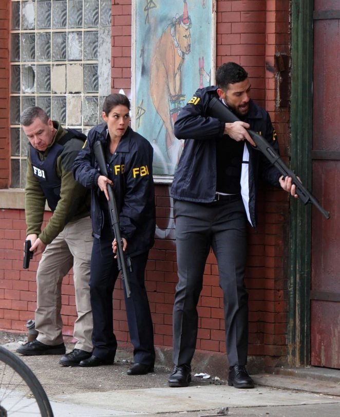 Missy-Peregrym-on-the-set-of-TV-series-FBI--05-662x812.jpg