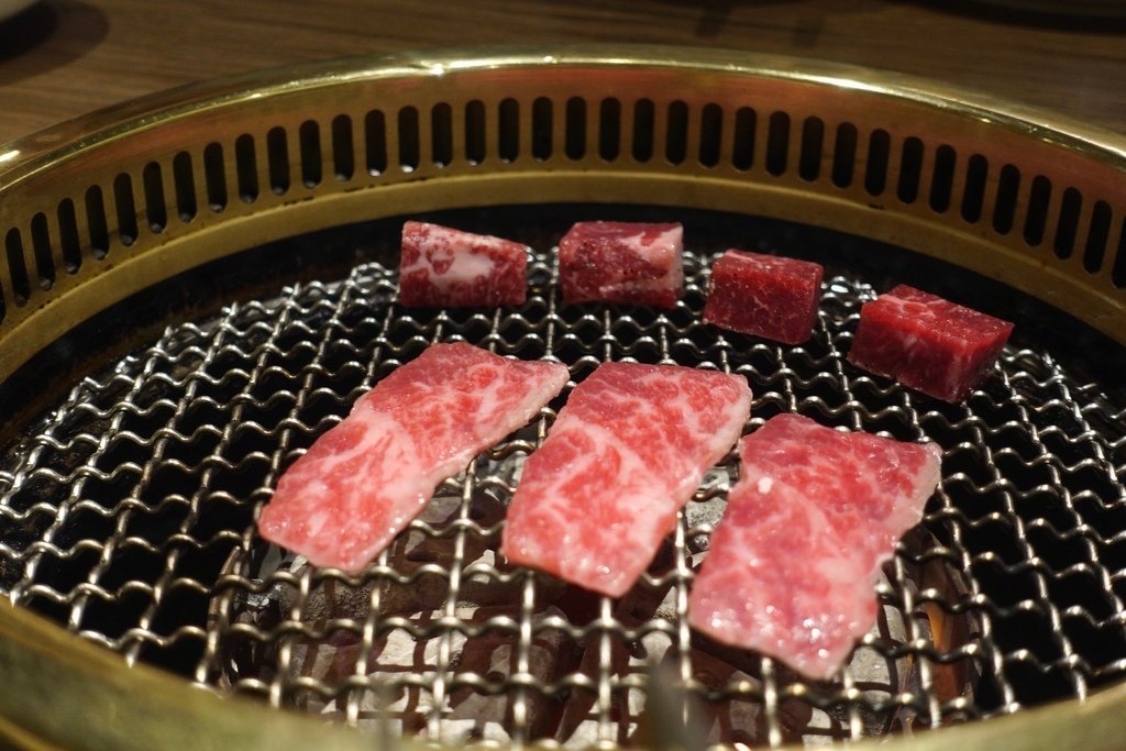 茶六燒肉堂公益店 ，環境大氣，餐點精緻好味，內有菜單｜台中人