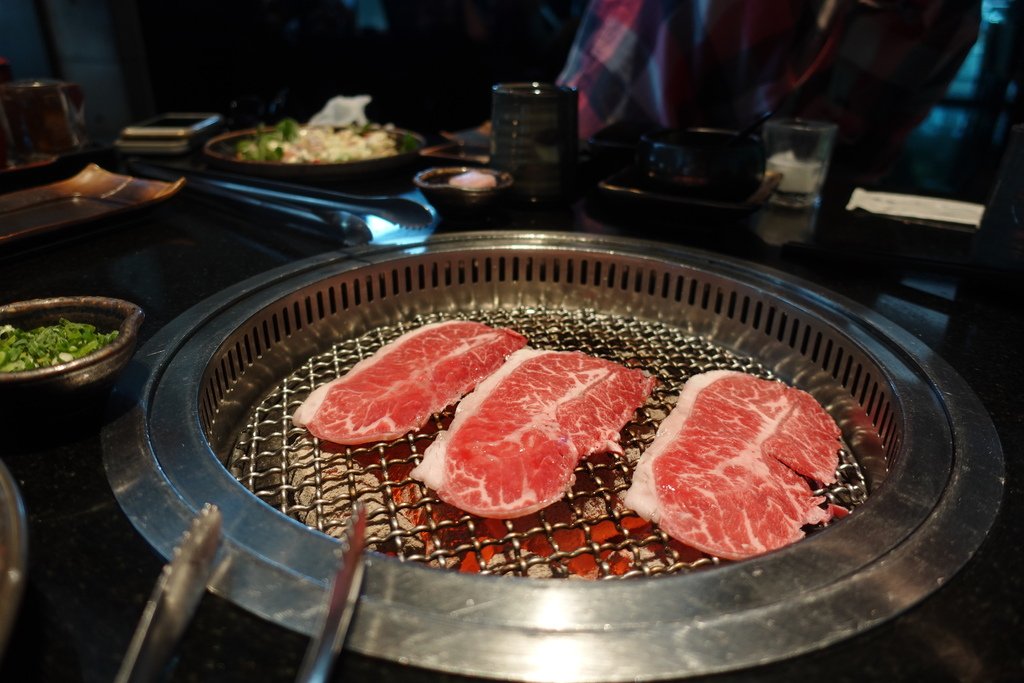 台南燒肉『碳佐麻里』開業許久生意依然強強滾的燒肉南霸天，當日