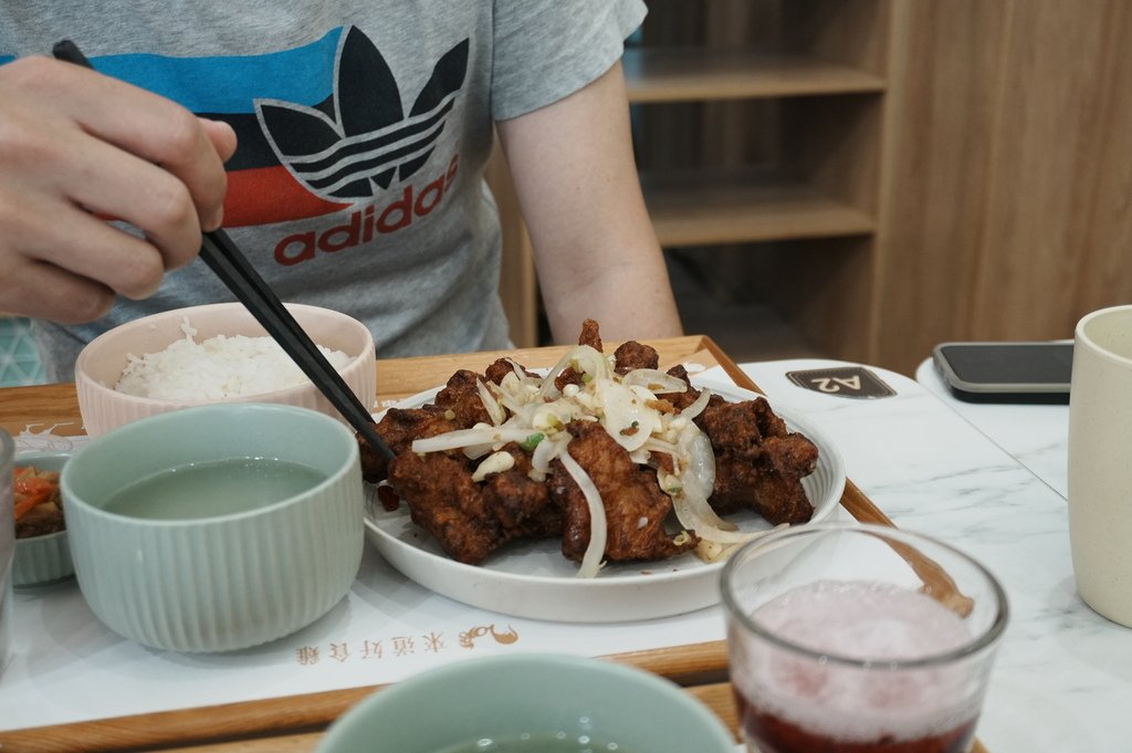 嘉義美食『來道好食雞』份量多口味濃郁鹹香，人員親切環境質感好