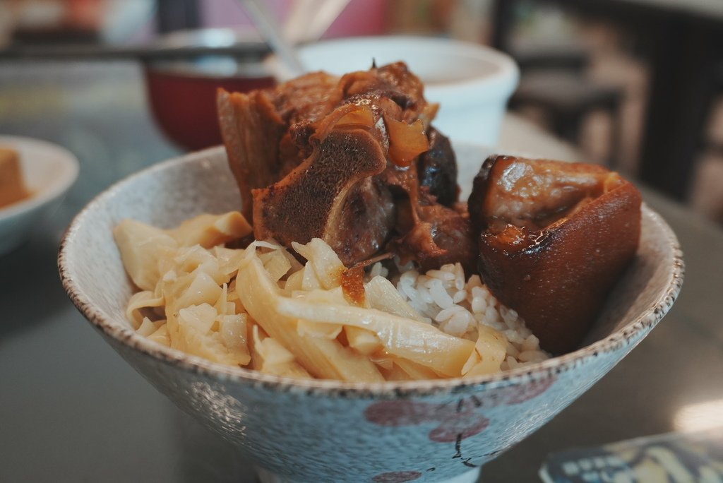 合家香軟骨飯｜傳統古早味，乾淨整齊，店東客氣｜嘉義午晚餐