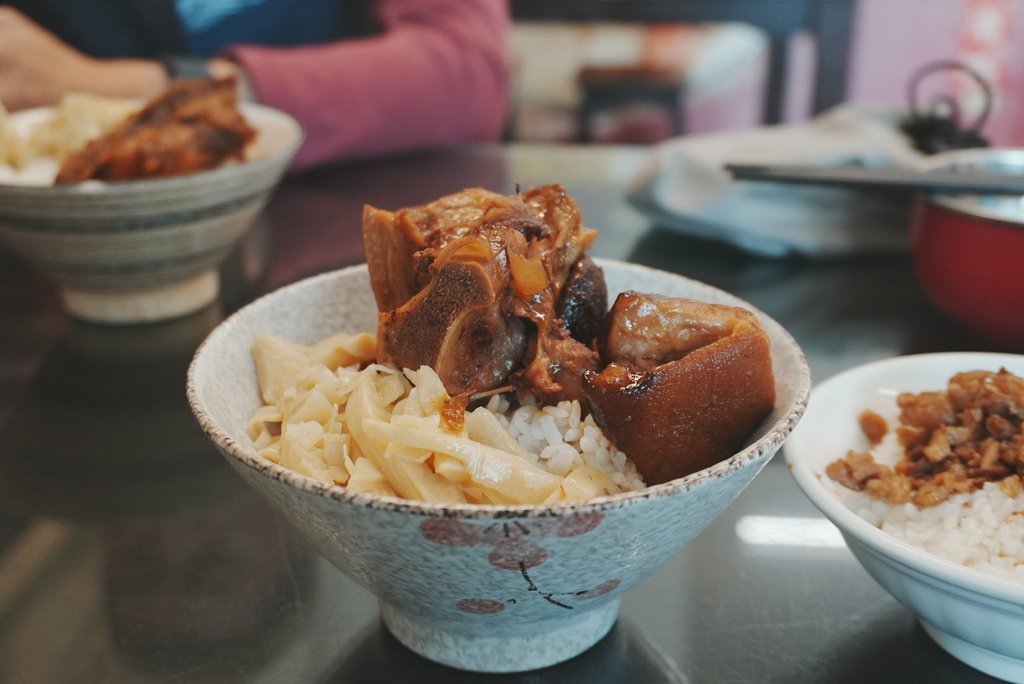 合家香軟骨飯｜傳統古早味，乾淨整齊，店東客氣｜嘉義午晚餐