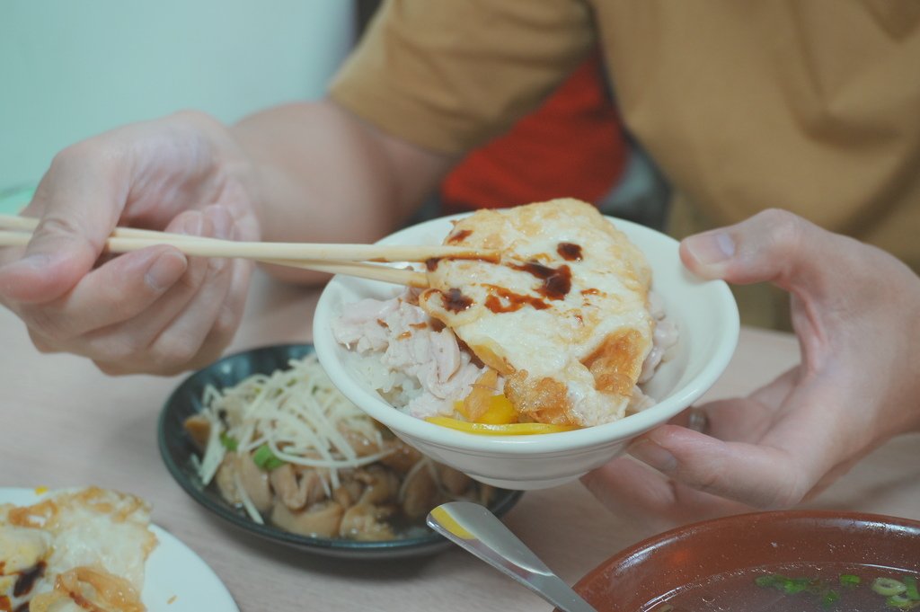 阿宏師火雞肉飯 宵夜幫吳鳳店｜下午四點營業到凌晨十二點，蚵仔