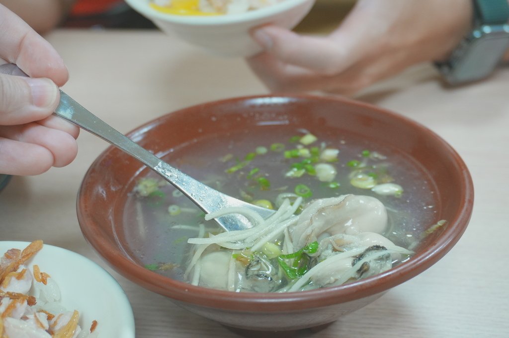 阿宏師火雞肉飯 宵夜幫吳鳳店｜下午四點營業到凌晨十二點，蚵仔