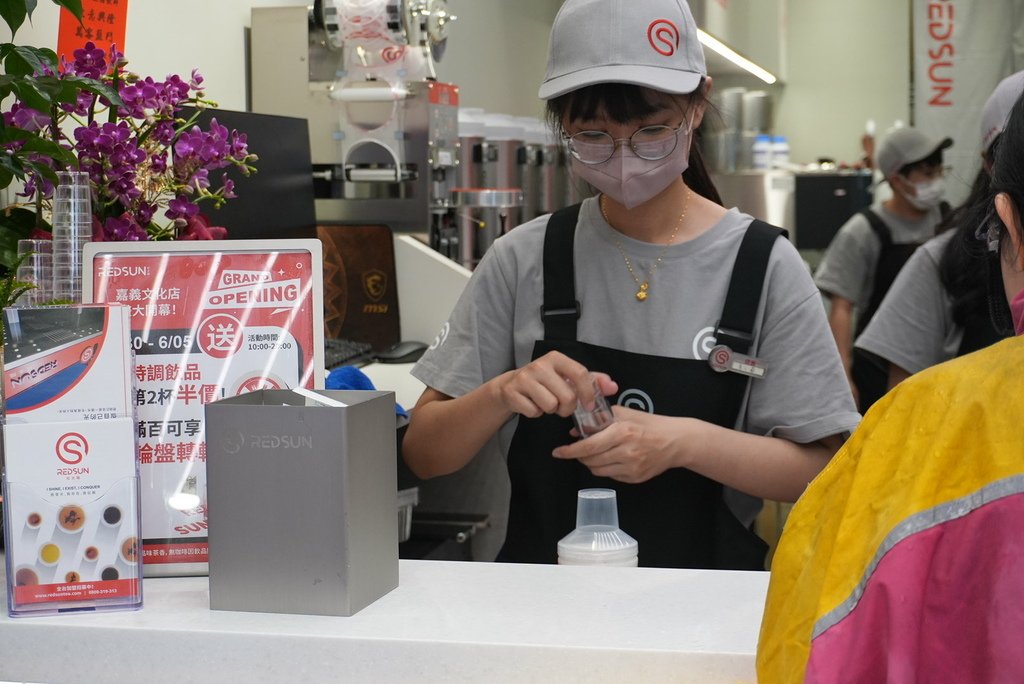 紅太陽嘉義首店開幕！太陽特調草莓奶昔超吸睛，VIP日搶先體驗
