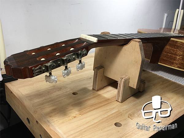 【開箱】Dr.Duck&apos;s Guitar Neck Rest