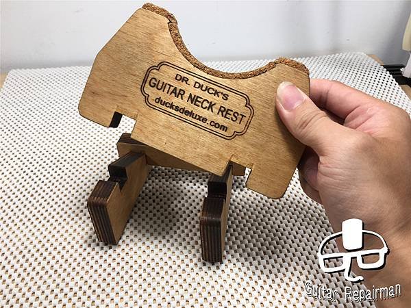 【開箱】Dr.Duck&apos;s Guitar Neck Rest