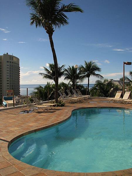 bv_pool002.jpg