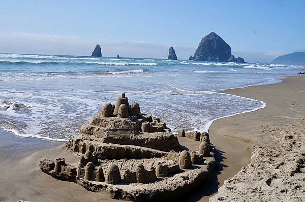 奧瑞岡州西北角海岸著名的Cannon Beach OR