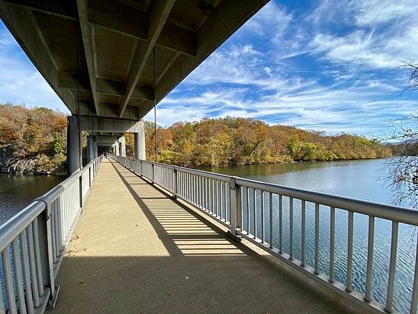 藍嶺之路Blue Ridge Parkway銜接延續兩大國家