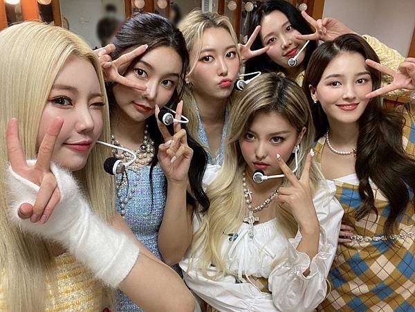 momoland.jpeg