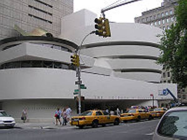 200px-Guggenheim_museum_exterior.jpg