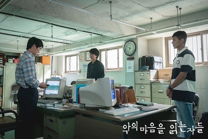 2022-01-14-Through the Darkness-Ep03-00.jpg