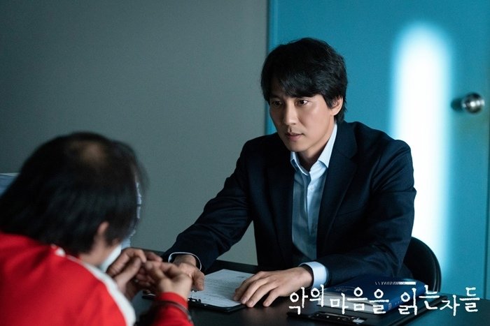 2022-01-14-Through the Darkness-Ep10-01.jpg