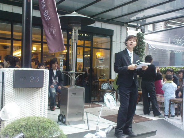 2009022801--007米朗琪咖啡-12點前負責登記排號服務人員.jpg
