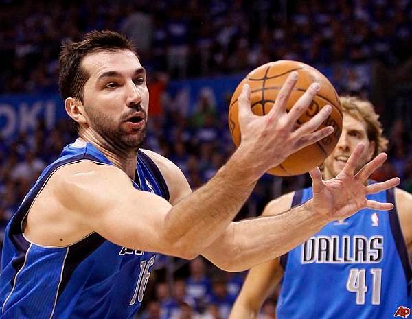 peja-stojakovic-2011-5-21-22-20-28.jpg