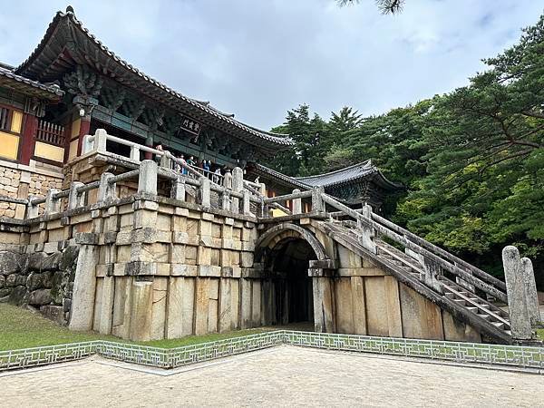 佛國寺紫雲門和兩段式樓梯