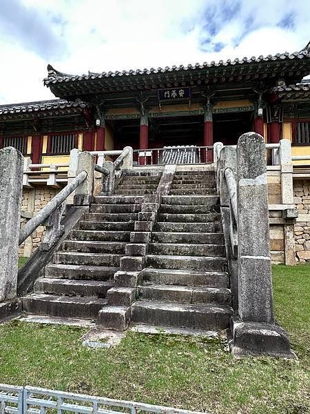 佛國寺紫雲門和兩段式樓梯