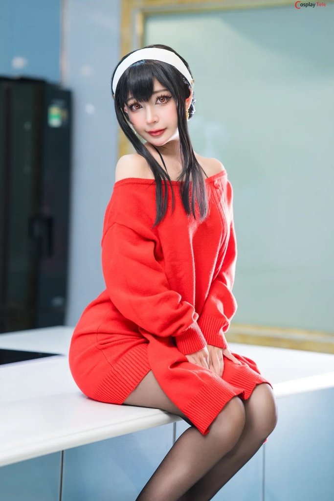 Umeko J cosplay Yor Forger Ori