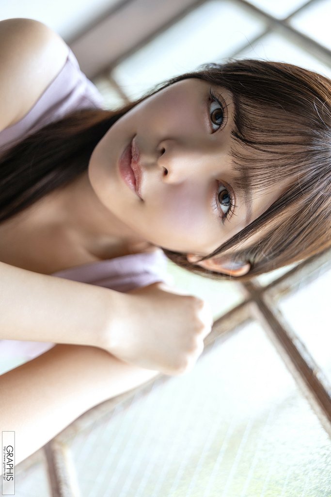 Asuka Furuya 降矢あすか, Graphis Fi