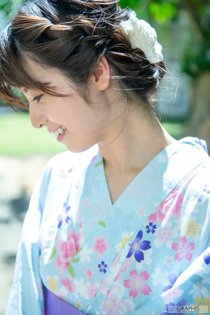 Nanase Asahina 朝比奈ななせ, Graphis