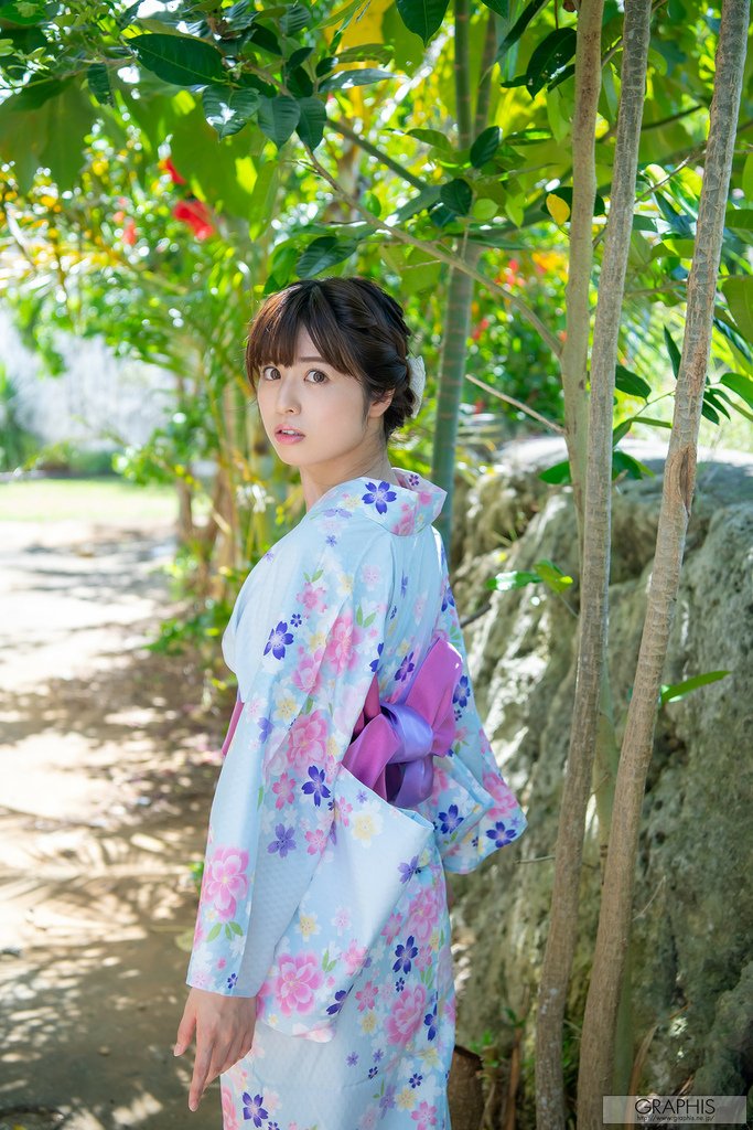 Nanase Asahina 朝比奈ななせ, Graphis