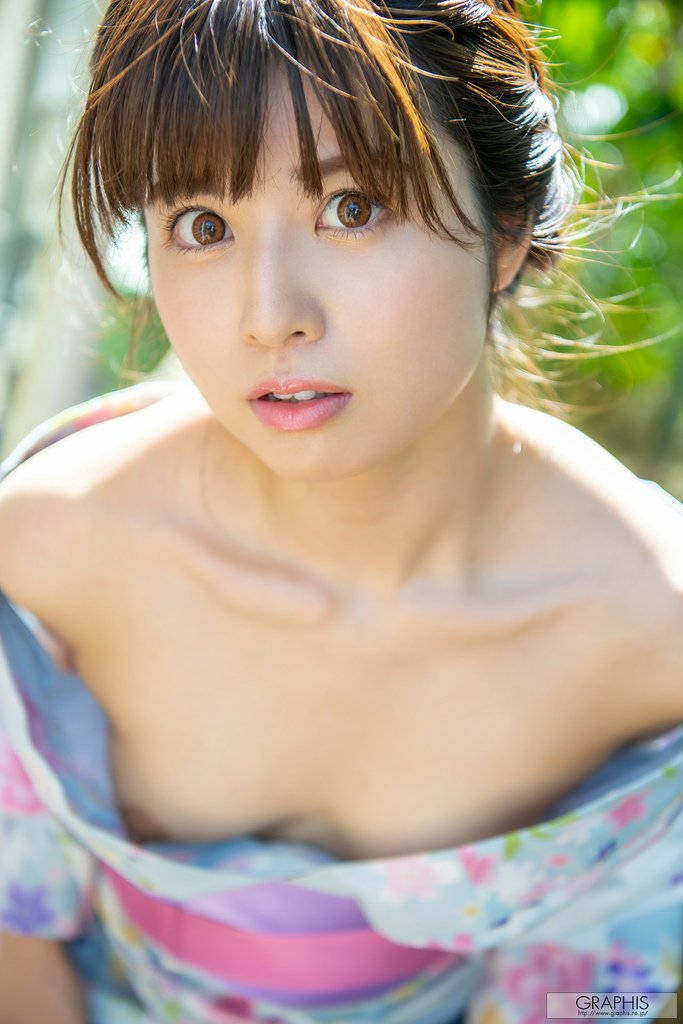 Nanase Asahina 朝比奈ななせ, Graphis